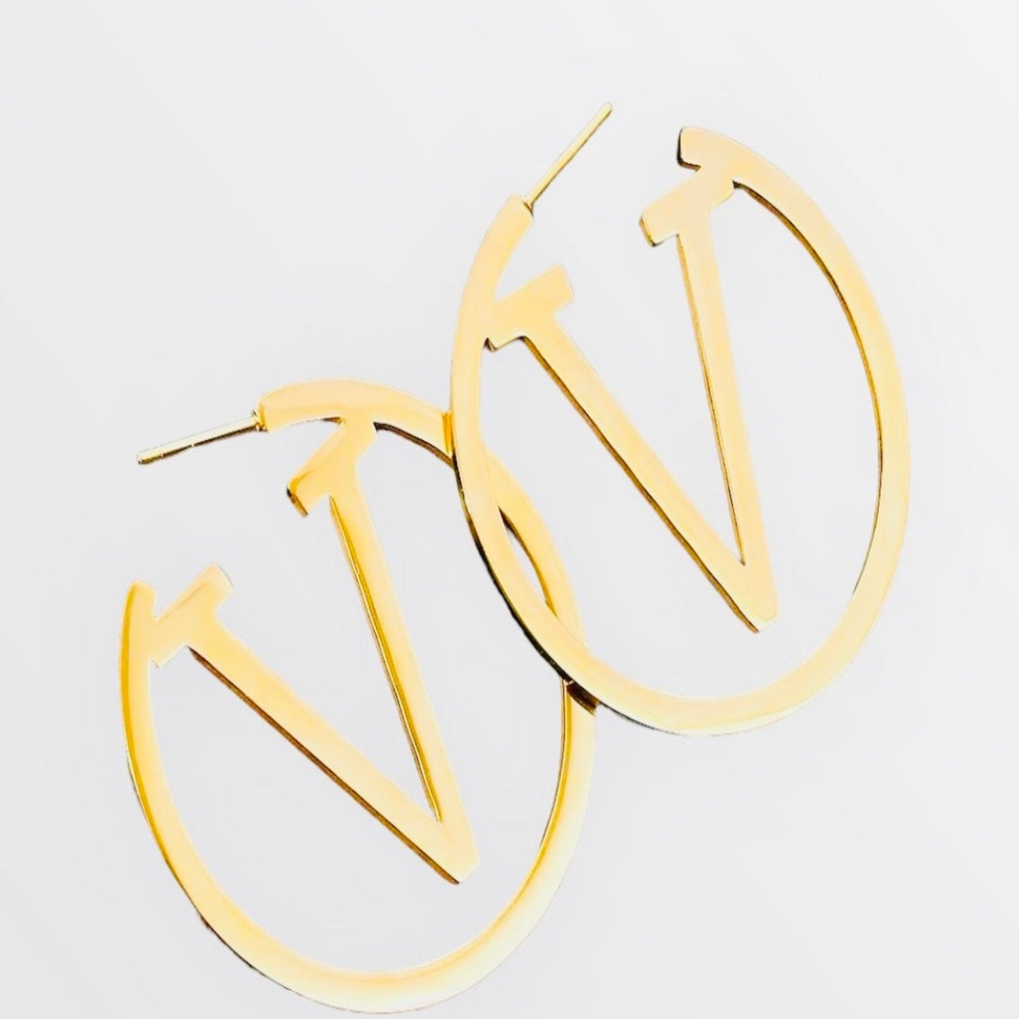 Gold alloy Letter V Hoop Earrings
0.39 oz
1.81 inches