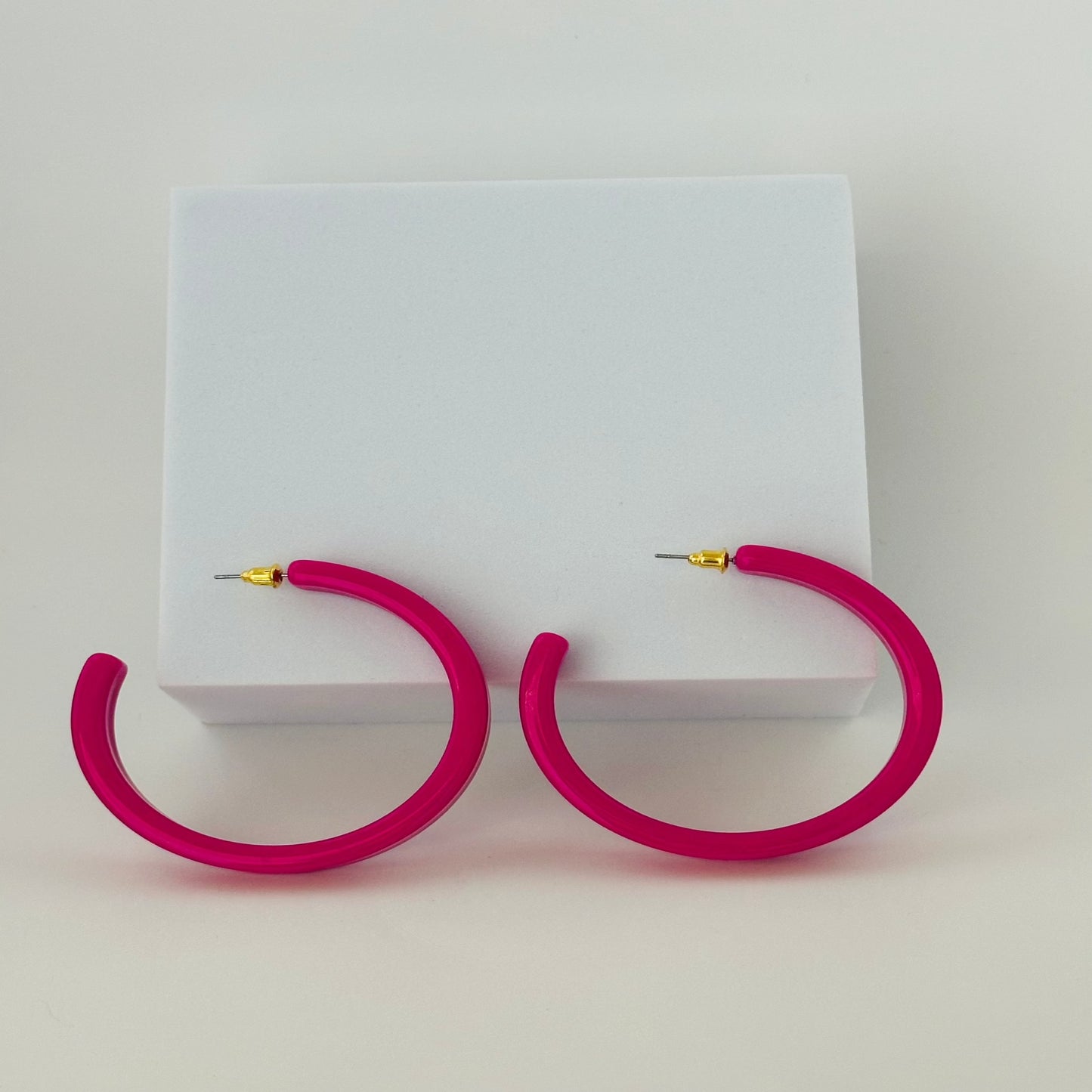 Pink Acrylic hoop earrings .423oz
2.205 inches length
0.354 inches wide
