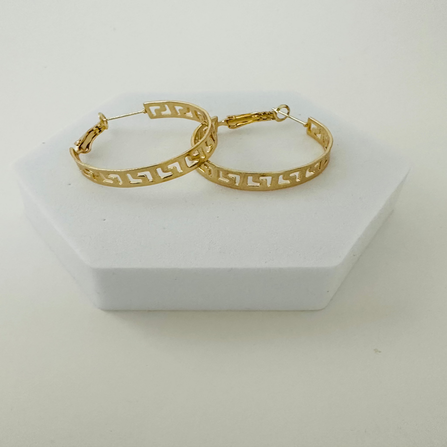 Small Gold Hoop Earrings, Metal 0.211 oz