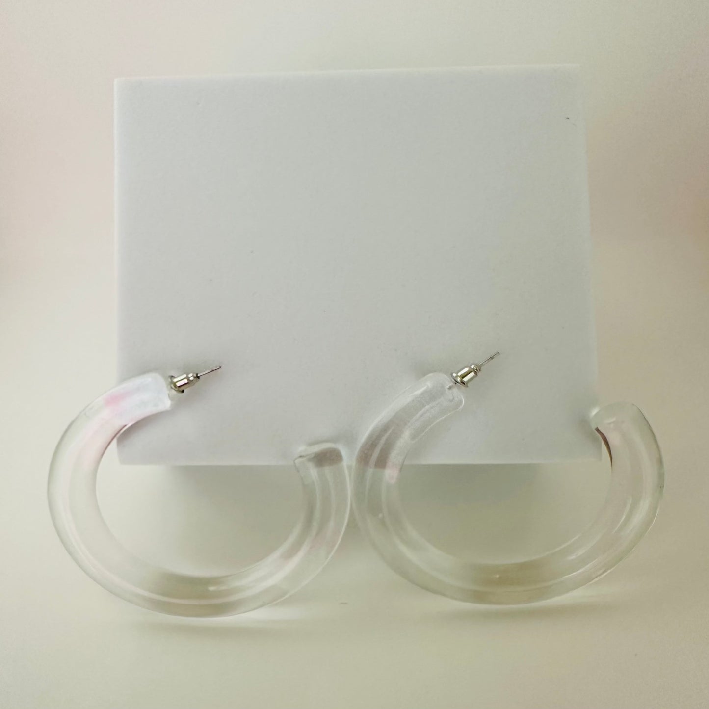 Clear Acrylic Hoop Earrings  2.36 inches width,
2.36 inches length,
0.95 oz