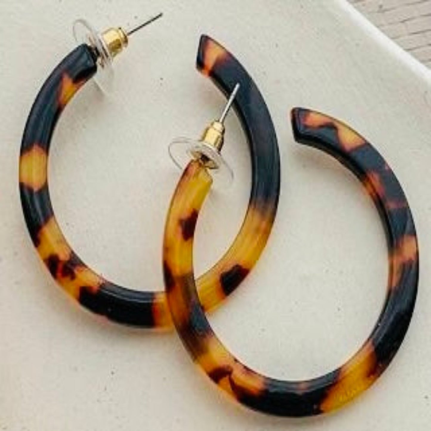 Leopard hoop earrings Acrylic
2 inches length
088 oz 