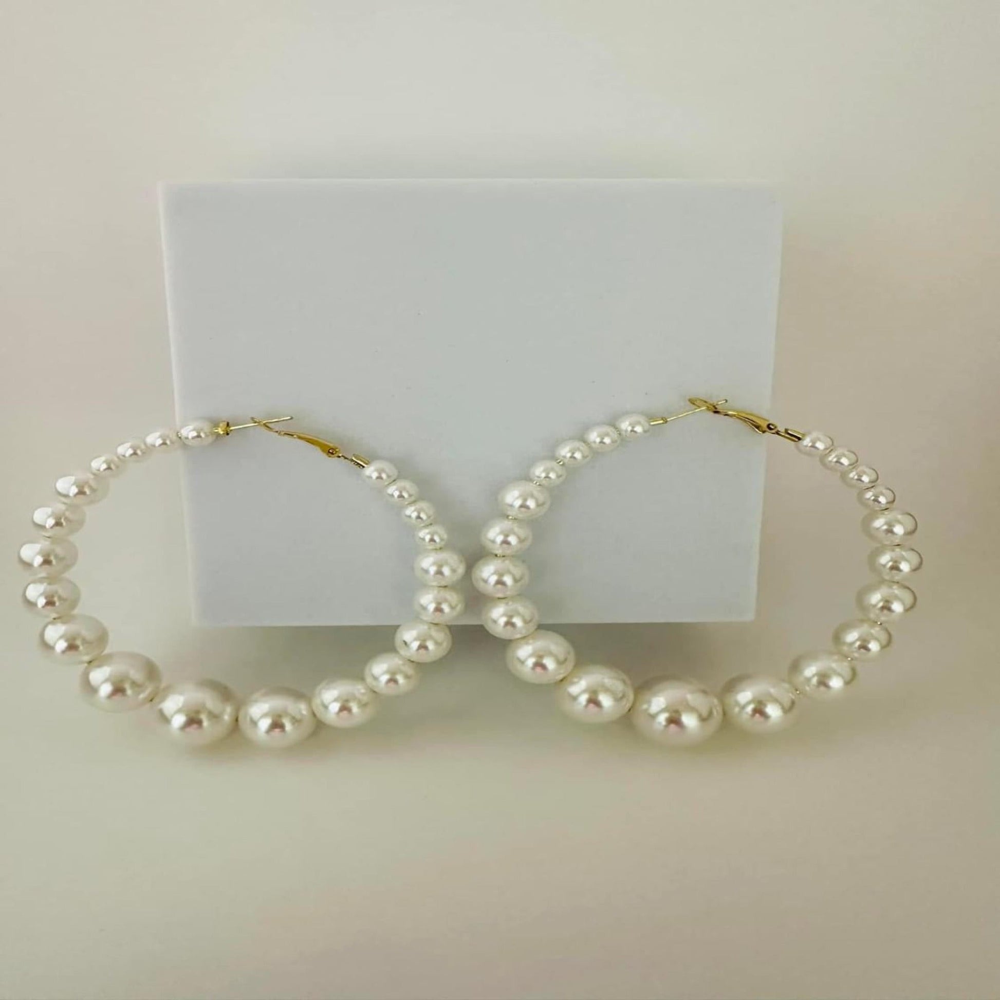 Faux Pearls
1.31 oz
3.03 inches length
3 inches width