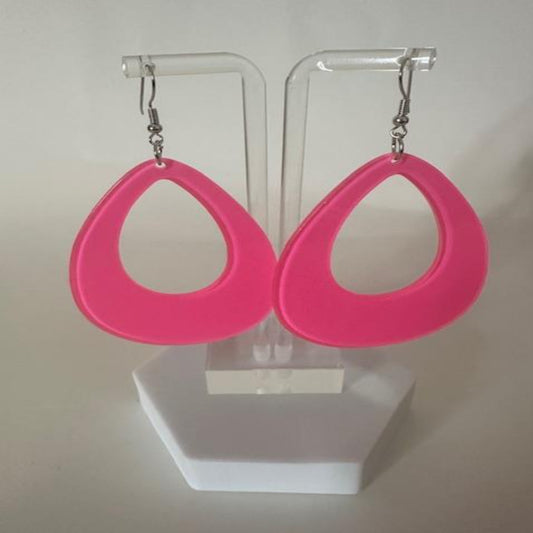 Pink fish hook earrings Acrylic
3.5inch length
.22 oz 